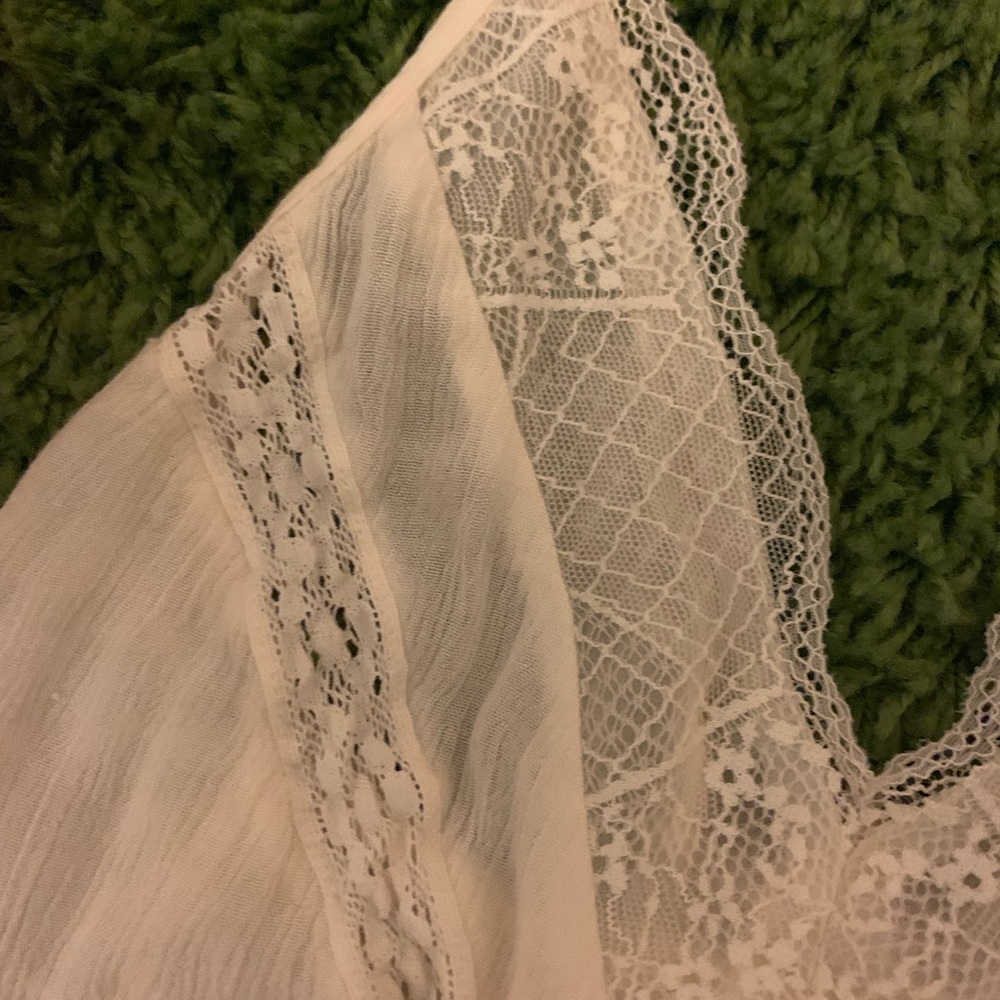 AEO beautiful lace top - Picture 5 of 5